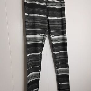 32 Degrees Kids Leggings in Black and White Stripes